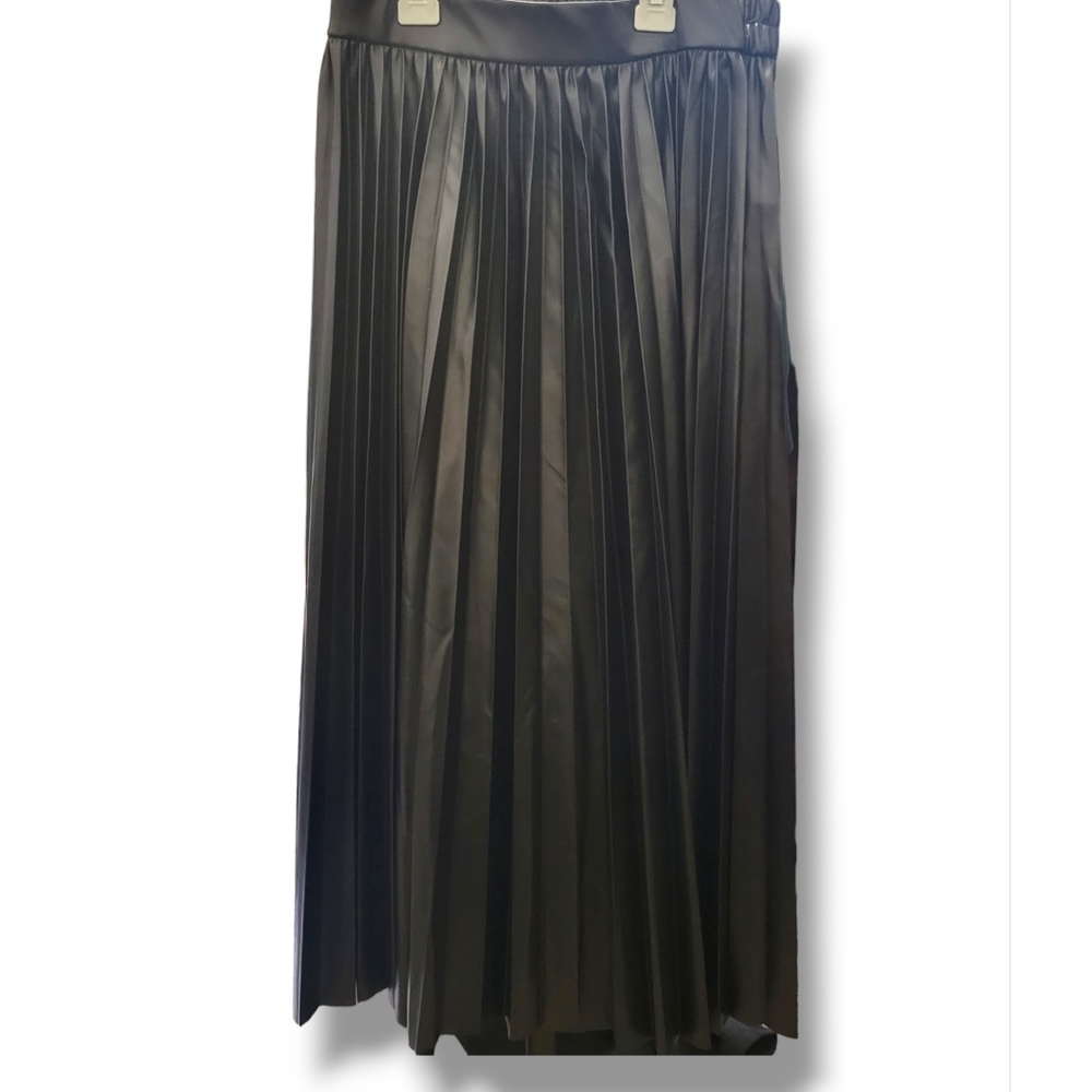 NWT. Black Faux Leather Pleated Skirt. Mid length. SMALL.